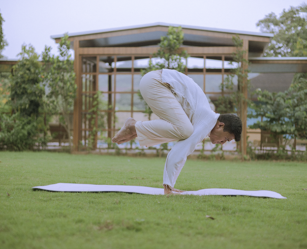 Why Vedvana person meditating